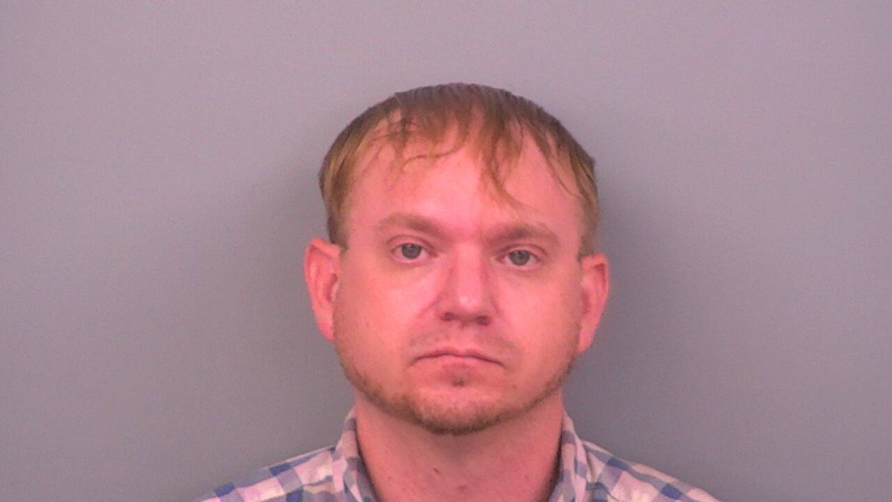 Mugshot of DUSTIN JAMES LEACH