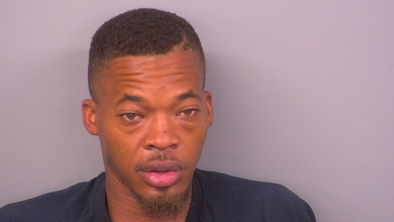 Mugshot of LADARREAN D MAYES