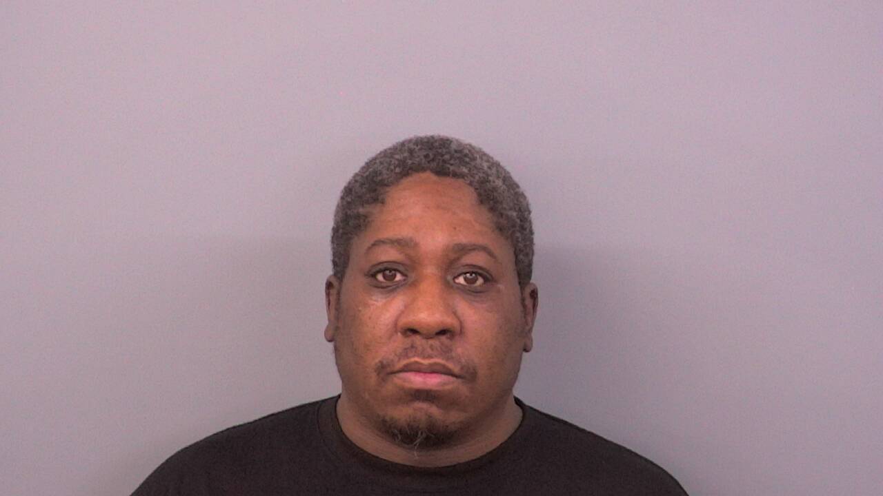 Mugshot of DERRICK L DAVIS
