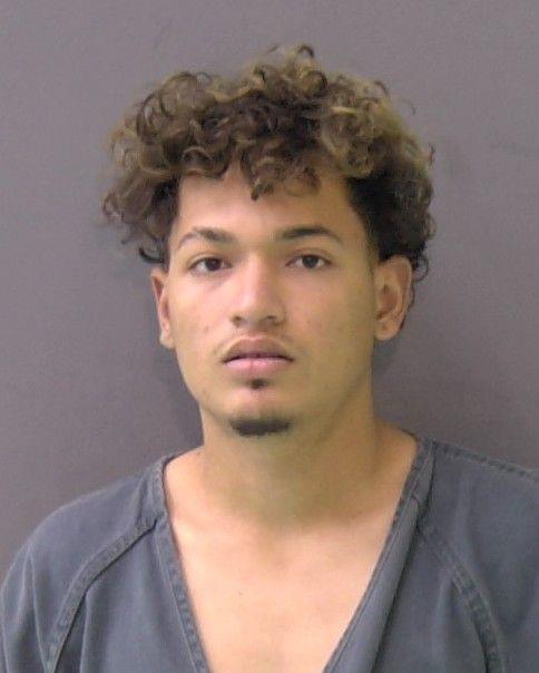Mugshot of JUNIOR YOVANI VILLELA GUTIERREZ