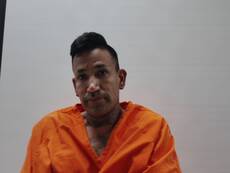 Mugshot of DE LA ROSA ROLANDO