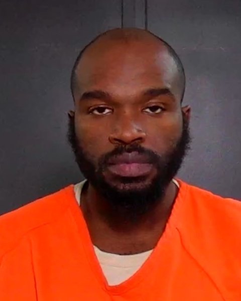 Mugshot of CARLUS TREVION ROBERTSON